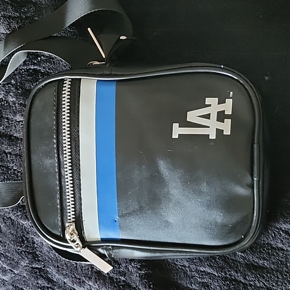 Dodger crossbody
